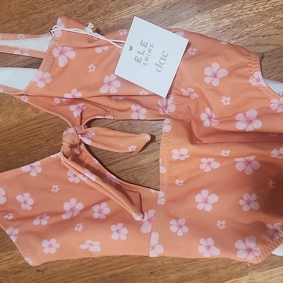 One piece swimsuit - Picture 3 of 5